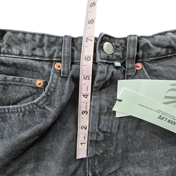 NWT ZARA Black Cut off Mom Jean Shorts size 4 or 36 - Picture 7 of 10